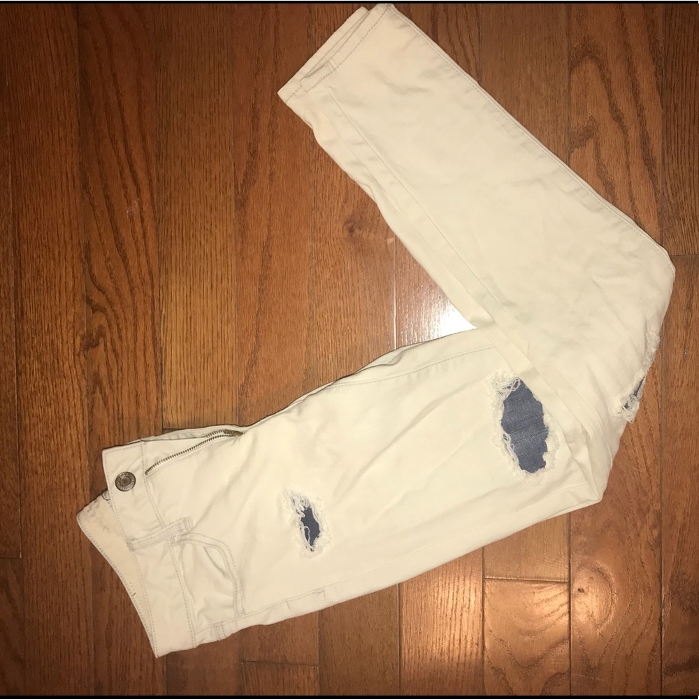 American Eagle Off White Distressed Skinnies